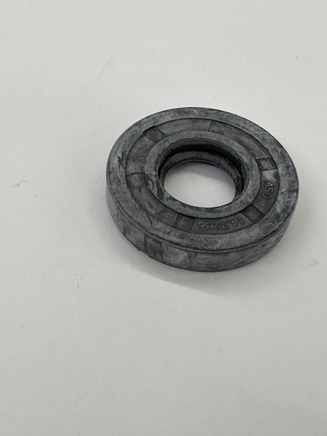 JUKI 40105231 Oil Seal, photo 1 of 6