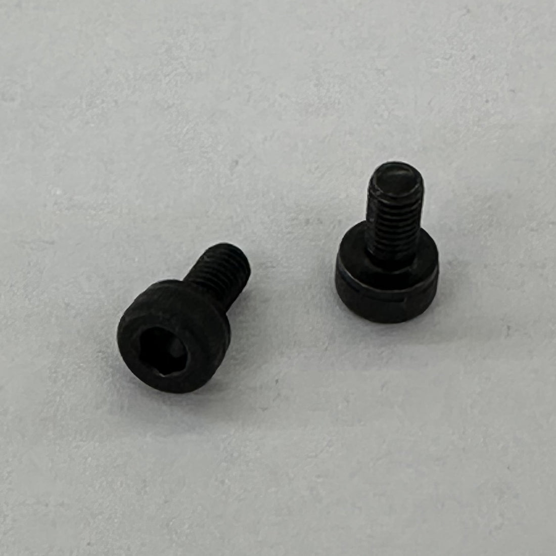 JUKI SM6030602TP Screw M3X0.5 L=6, photo 1 of 6