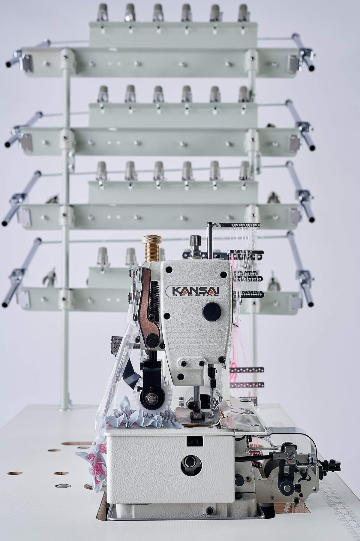 Juggi Machine How to thread a Juki industrial sewing machine? Learn with a step-by ...